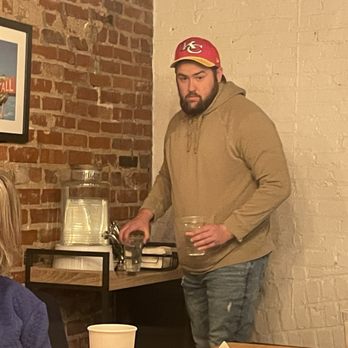Housewife - Breakfast & Brunch Near Me - Grandview, Missouri Housewife - Breakfast & Brunch Near Me - Grandview, Missouri