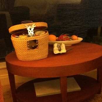 九龍香格里拉大酒店 - Nightly tea in the room. - Hotels Near Me - Hong Kong, HK