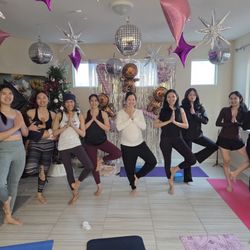 Jen Su Yoga - Successful surprise birthday yoga ‍