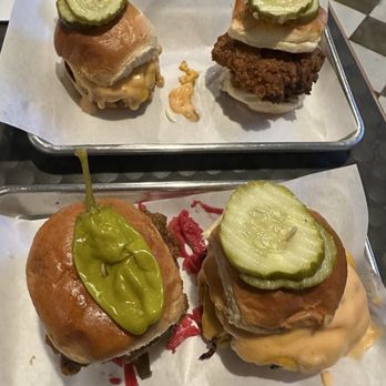 Rosemarie's Buns and Brews - Nashville, Bombay , and award winning sliders. - Burgers Near Me - Encinitas, California Rosemarie's Buns and Brews - Nashville, Bombay , and award winning sliders. - Burgers Near Me - Encinitas, California