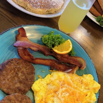 Lac Bleu Brunch Cafe - Classic Breakfast with peach Bellini - Breakfast & Brunch Near Me - Arlington, Texas