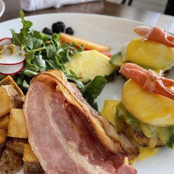 O’SOMAE - Crab Benedict with a side of bacon - Breakfast & Brunch Near Me - Toronto, Ontario O’SOMAE - Crab Benedict with a side of bacon - Breakfast & Brunch Near Me - Toronto, Ontario