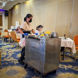 Capital Seafood Restaurant - Still have dim sum carts