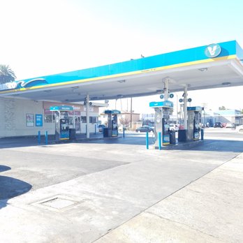 La Brea Valero - Gas Stations Near Me - Los Angeles, California
