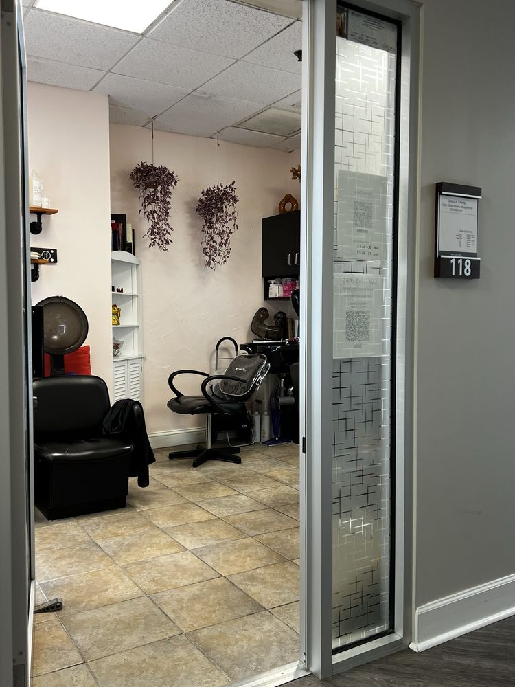 Jessica Hair Studio Logo