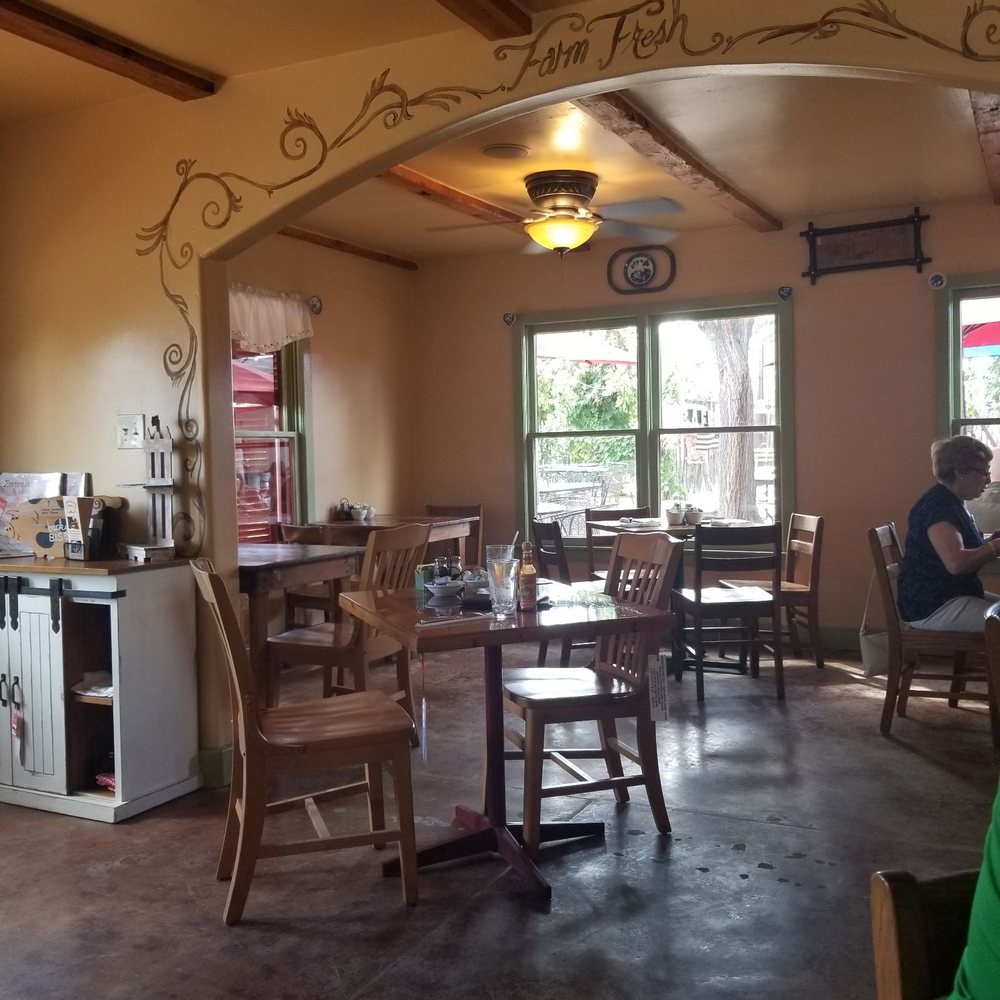 Backyard Bistro - Dining area - American Near Me - Pipe Creek, Texas