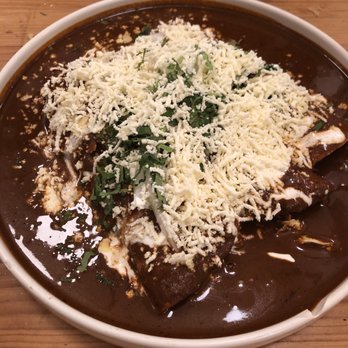 Fonda Mayora - Chicken enchiladas with mole sauce. Not my favorite mole sauce. Overall entree meats were under seasoned and lacked flavors. - Mexican Near Me - Ciudad de México, DIF
