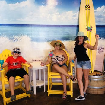Sea Shell Cellars - Fun theme - Wine Tasting Room Near Me - Paso Robles, California