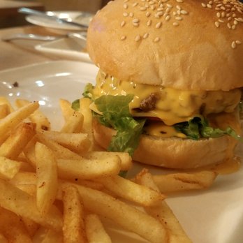 FyZZ Gastropub - Cheeseburger - Gastropubs Near Me - Tacloban City, LEY