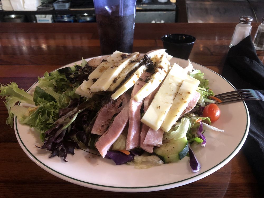 COACH’S CORNER Updated May 2024 16 Reviews 191 Park Ave, Massena