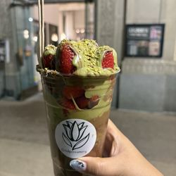 Tulip Creamery - Dubai chocolate strawberries