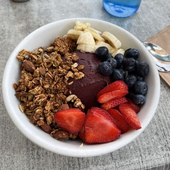 Trilogy Sanctuary - Traditional açai bowl - Juice Bars & Smoothies Near Me - La Jolla, California