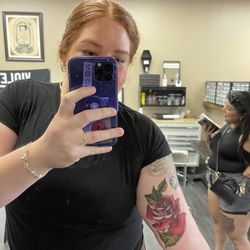 Flying Daggers Tattoo Parlor - Rose
