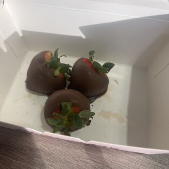 Chocolate Bash - Chocolate covered strawberry - Coffee & Tea Near Me - Long Beach, California Chocolate Bash - Chocolate covered strawberry - Coffee & Tea Near Me - Long Beach, California