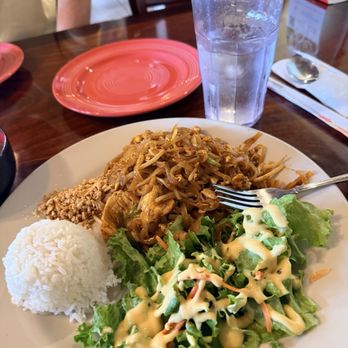 Cha Thai Restaurant - Lunch specials Chicken pad Thai - Thai Near Me - Orange, California Cha Thai Restaurant - Lunch specials Chicken pad Thai - Thai Near Me - Orange, California