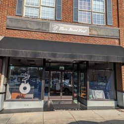 Main Street Vinyl - Main Street Vinyl in Downtown Burlington