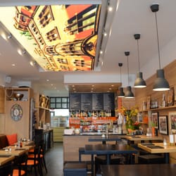 Bistro Uno - Ansicht von der Tür in das Bistro.