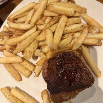 Outback Steakhouse - Kids steak. Kids eat free on Mondays. - Steakhouses Near Me - Blasdell, New York Outback Steakhouse - Kids steak. Kids eat free on Mondays. - Steakhouses Near Me - Blasdell, New York