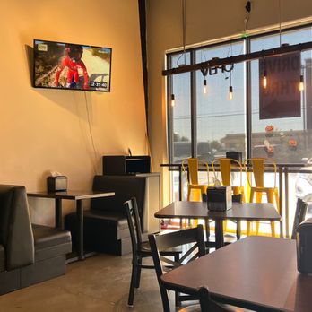 Hynson’s Classic Burgers - a view of a restaurant - Burgers Near Me - Yukon, Oklahoma