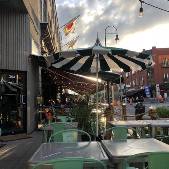 Madame Woo - Patio seats - Asian Fusion Near Me - Trois-Rivières, Quebec