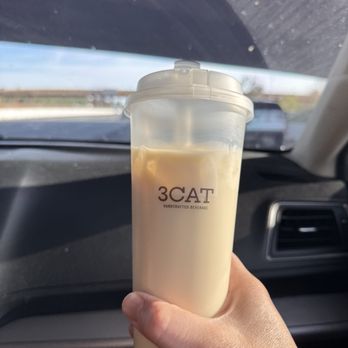 3CAT Handcrafted Beverage - White peach milk tea.  Wish it had more tea flavor - Juice Bars & Smoothies Near Me - Tustin, California