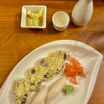Mike's Sushi & Sake Bar - Escola sashimi, crazy roll and small warm sake. - Sushi Bars Near Me - Palm Harbor, Florida