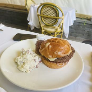 Farm Country Kitchen - Brioche bun-burger - American Near Me - Riverhead, New York Farm Country Kitchen - Brioche bun-burger - American Near Me - Riverhead, New York