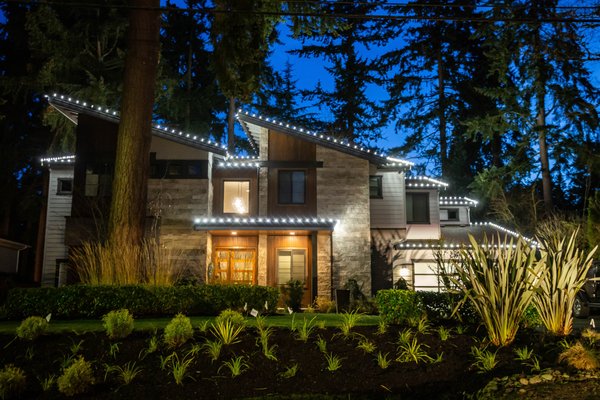 Bellevue Holiday Lighting - For so many families, the holidays are a time of joy and celebration. If you’re looking to make this year extra special for your family or want make a statement in your neighborhood, Bellevue Holiday Lighting offers years of custom lighting experience to create your very own holiday lighting masterpiece.

The holiday season is our favorite time of year. Custom LED lights hung on your home are like installing pure joy. Our customers love our service and you will too.