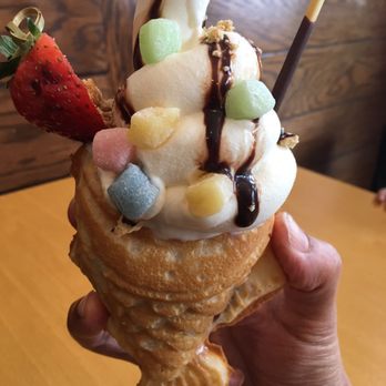 Cocohodo Carrollton - Vanilla soft serve on taiyaki - Desserts Near Me - Carrollton, Texas