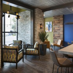Strong Waters Craft Cocktails & Kitchen - Strong Waters Craft Cocktails & Kitchen window seating