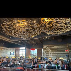 La Cage - Humming urban chic sports ambiance.  Check out the hockey stick chandeliers!