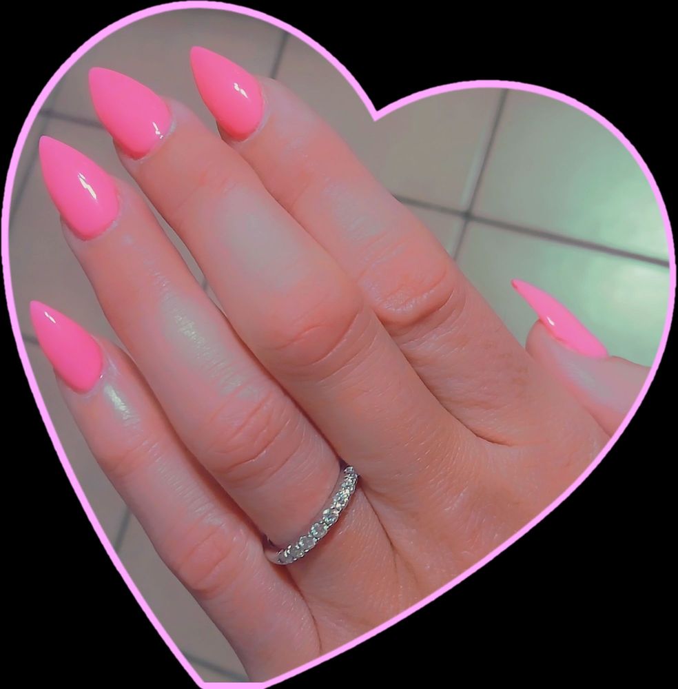 Real Nails Logo