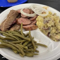 Reyna's Cafe - Brisket. Sausage. Green beans. Mash potatoes