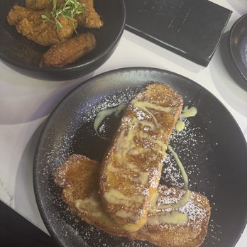 BLK SWAN - Chicken wings/ Challah French Toast - New American Near Me - Baltimore, Maryland
