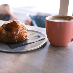 Cafe la Maison Smith - Window seat
