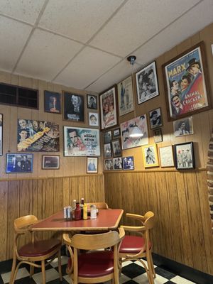 Louie M's Burgerlust by null