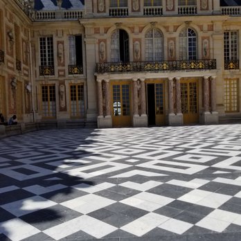 Château de Versailleo - Courtyard. - Landmarks & Historical Buildings Near Me - Versailles, 78 Château de Versailleo - Courtyard. - Landmarks & Historical Buildings Near Me - Versailles, 78