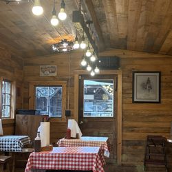 Natty Flat Smokehouse - Dining area