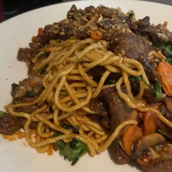 Yard House - Spicy Beef Garlic Noodles - Bars Near Me - Glendale, Arizona Yard House - Spicy Beef Garlic Noodles - Bars Near Me - Glendale, Arizona