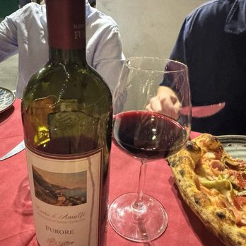 La Piazza da Nino - Delicious local wine - Pizza Near Me - Conca dei Marini, SA