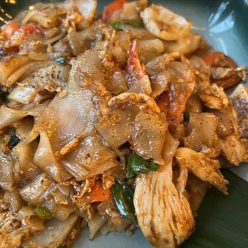 Prode - Drunken noodle with chicken - Thai Near Me - Little Neck, New York Prode - Drunken noodle with chicken - Thai Near Me - Little Neck, New York