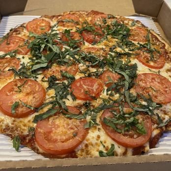 Lunas Pizza Bar & Grill - Margherita Pizza  so good! - Pizza Near Me - Indio, California
