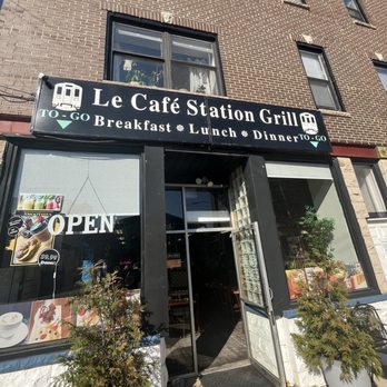 Le Café Station Grill - Outside - Breakfast & Brunch Near Me - Chicago, Illinois Le Café Station Grill - Outside - Breakfast & Brunch Near Me - Chicago, Illinois
