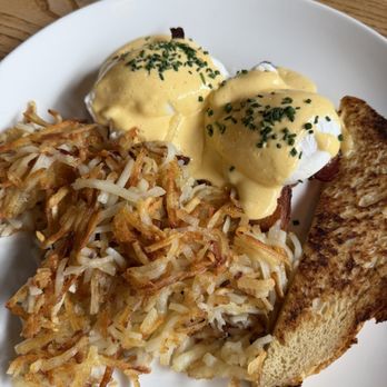 George + Kin's Diner - Eggs Benedict - Diners Near Me - Napa, California
