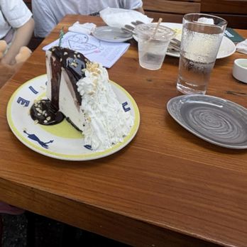 Duke's La Jolla - Yummy Hula Pie! - New American Near Me - La Jolla, California Duke's La Jolla - Yummy Hula Pie! - New American Near Me - La Jolla, California