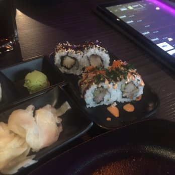 Okinii Bonn - Spicy duck Mango Roll - Japanese Near Me - Bonn, NW