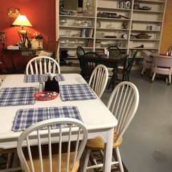 Olde Carolina Eatery - Back seating and reading area
