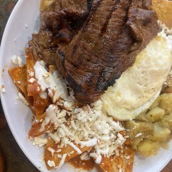 Birrieria El Sazón - Huevos Rancheros con Chilaquiles Carne Asada - Tacos Near Me - Kennewick, Washington Birrieria El Sazón - Huevos Rancheros con Chilaquiles Carne Asada - Tacos Near Me - Kennewick, Washington