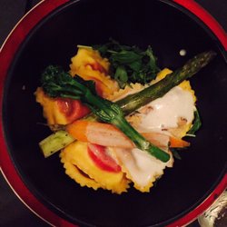 Mixit - Huisgemaakte verse ravioli met groenten en kaas dressing