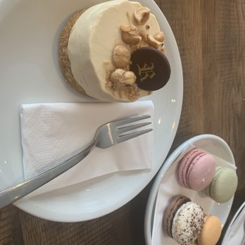 ROCAILLE - Café, Patisserie, Bistrot & WineBar - Düsseldorf - Hazelnut mousse and macaroons - Wine Bars Near Me - Dusseldorf, NW